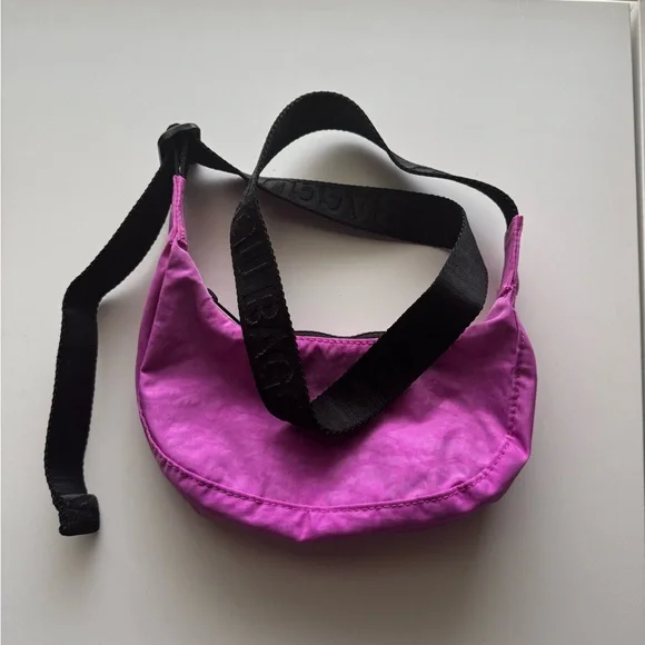 BAGGU Extra Pink Mini Crescent - Picture 3 of 4